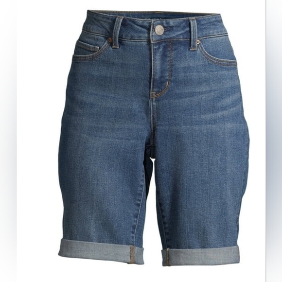Time and Tru Stretch Denim Bermuda Mid-Rise Comfortable Fit, Shorts Size 6 - Picture 1 of 6